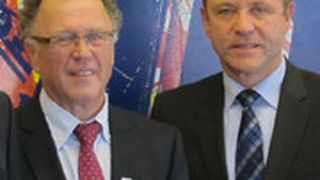 Verabschiedeten Klaus Bierhoff (2.v.l.) in den Ruhestand: Klaus Kleinherbers (TÜV), Wilhelm Hülsdonk (ZDK) und Harald Reutter (TÜV) (v.l.). (Promotor)