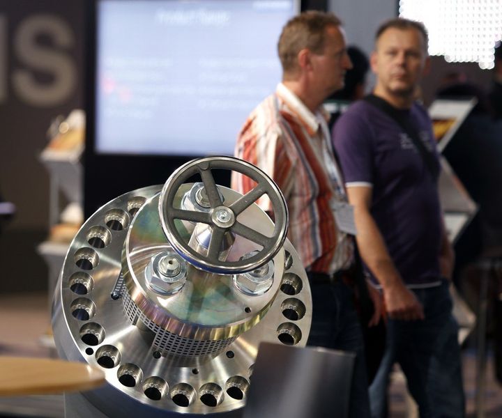 Le METEC 2015, Salon international de la métallurgie accompagné de congrès, expose des solutions innovantes à l'intention des fonderies, des laminoirs et des aciéries. (Image : METEC)