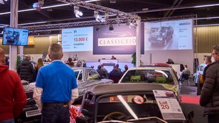 Die Classicbid-Auktionen bei den Retro-Classics-Messen sind immer ein Publikumsmagnet. (Auktion & Markt)