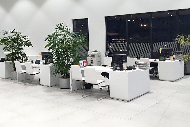 Transparenz im Service: Die Plätze der Serviceberater sind ebenso offen gestaltet wie die der Autoverkäufer. (Foto: Autohaus Berolina)