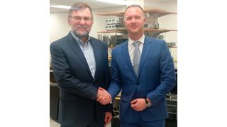 Freeman ist nun ein globaler Distributor für Lenterra Produkte. Hier, Tim Freeman und Dr Valery Sheverev. (Bild: Freeman Technology)