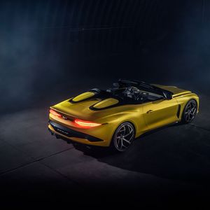 Ein Dach gibt es nicht, nicht einmal unter der Heckabdeckung.(Bild:  Bentley)