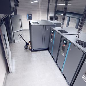 Die Gebläse von Atlas Copco zeichnen sich durch echtes "Plug-and-play" aus: mit dem Hubwagen platzieren, an Strom und Druckluftleitungen anschließen - und schon kann's losgehen.