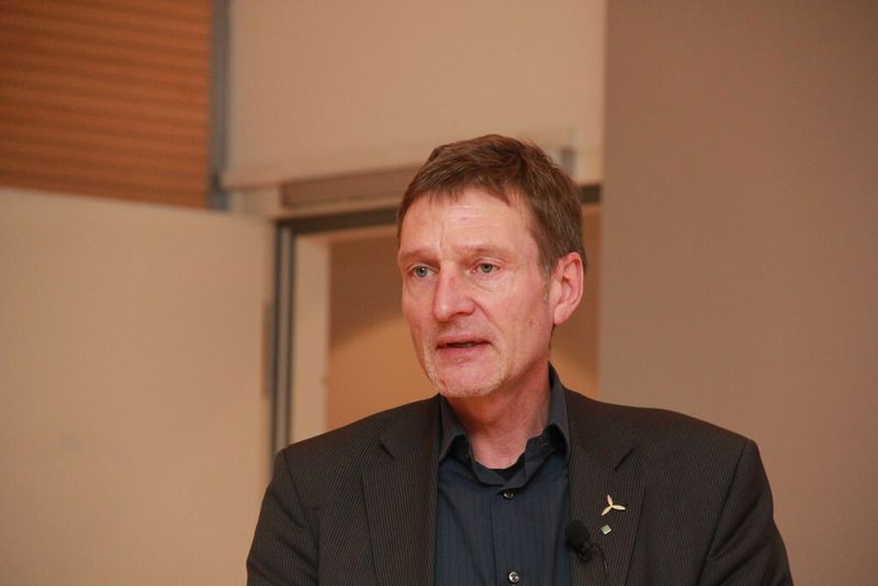 „Offshore-Windenergie holt das meiste aus dem Wind heraus“, verdeutlichte Dr. Kurt Rohrig, stellvertretender Institutsleiter des Fraunhofer IWES, die Vorteile. (Bild: Itasse)