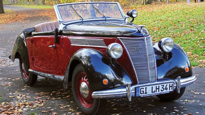 4. Preis: Auf ein über 80-jähriges Leben blickt dieser Wagen zurück, der damals in Köln-Niehl bei der Ford Motor Company AG startete – und dennoch kerngesund sowie einsatzbereit ist. Er hatte sich stets gut gehalten und musste niemals einer kompletten Restaurierung unterzogen werden: Dieser Ford Eifel Roadster mit seinem Dreigang-Getriebe bietet feinsten Reisegenuss mit dem unvergleichlichen Flair der frühen Dreißigerjahre. Hartmut Ide hat ihn gespendet und Uwe Hochstein vom AHS-Autodienst Castrop-Rauxel hat ihn technisch überarbeitet. (Bild: Lebenshilfe Gießen)