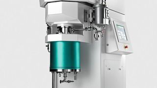 Die neue Rührwerksmühle benötigt nicht mehr Platz als die Vorgängermodelle, ist als Nachrüstung erhältlich und lässt sich auf gewohnte Weise mit einer Macromedia Vordispergier­lösung kombinieren. (Bühler)