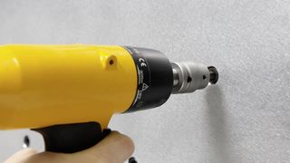 Der Impulsschrauber kann mit seiner hohen Schraubgeschwindigkeit die Prozesszeiten verkürzen.  (Bild: Schatz)