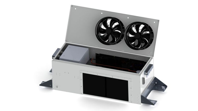 Ein Grund für die gute Leistung der Technotrans-Systeme ist laut Hersteller die Verwendung von Wasser statt Luft beim Kühlprozess. Für die Kondensatoren und Batterien sind die Systeme so ausgelegt, dass sich auch bei den höchsten Außentemperaturen in Katar die Energiespeicher nicht auf mehr als 20 °C erwärmen.  (Technotrans)