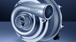 Der E-Kompressor optimiert die Beschleunigung des Pkw und senkt darüber hinaus im 12-Volt-Bordnetz-Betrieb den Kraftstoffverbrauch um etwa zehn Prozent. (Foto: Valeo/Klaus Venus)