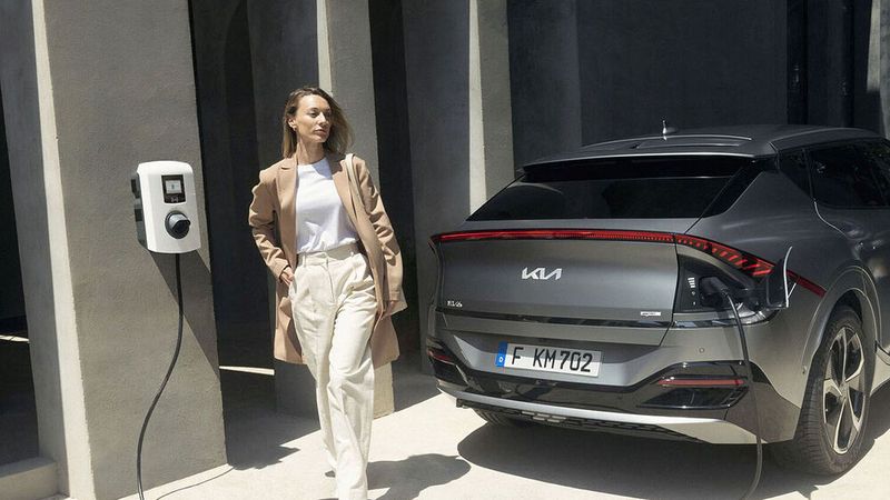 In Deutschland gibt es derzeit rund 80.000 öffentlich zugängliche Ladepunkte.(Bild:  Kia)