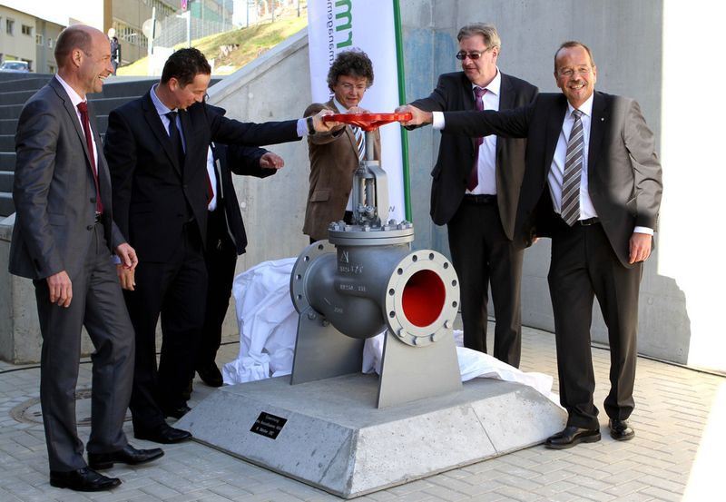v.l.n.r: Dr. Karsten McGovern (Erster Kreisbeigeordneter des Landkreises Marburg-Biedenkopf), Florian Rentsch (Hessischer Staatsminister für Wirtschaft, Verkehr und Landesentwicklung), Peter Aab (Ortsvorsteher Michelbach), Dr. Franz Kahle (Bürgermeister Marburg), Egon Vaupel (Oberbürgermeister Marburg), Thomas Janssen (Geschäftsführer Pharmaserv) (Bild: Pharmaserv)