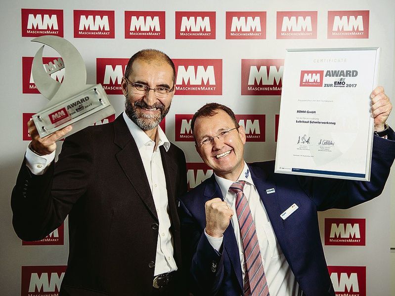 Ein weiterer Sonderpreis ging an die Röhm GmbH (Halle 3, Stand B72) für die Neuentwicklung Lubritool Schmierwerkzeuge (v.l.): Jean-Christoph Laurent, Leiter Entwicklung und Konstruktion, Mitglied der Geschäftsleitung, Dr.-Ing. Joachim Hümmler, Geschäftsführer. (Roman Pawlowski)