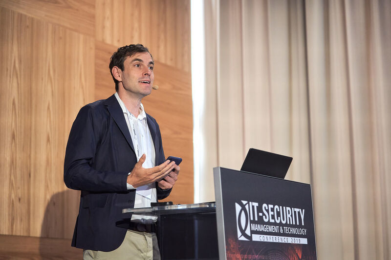 Prof. Dr. Gercke berichtet mit neuesten Beispielen und eindrucksvoll über den Einfluss von KI, ML, 5G & Co. auf die Security. (Vogel IT-Akademie)