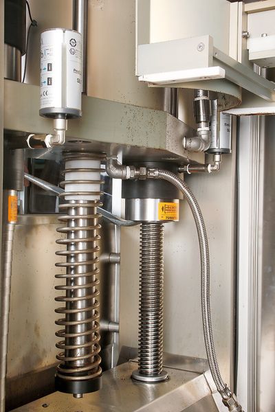 Das Innenleben der Weltrekord-Espresso-Maschine von SK tec S. A. zur Produktion grosser Mengen an Espresso innerhalb kürzester Zeit. (Bild: Nozag)
