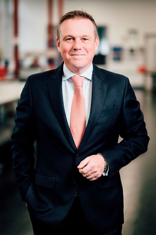 Ingo M. Rübenach von UL, einem weltweit tätigen Unternehmen für Produktsicherheit und Zertifizierung, schreibt in diesem Beitrag über die Möglichkeiten, die sich durch den Vertrauensaufbau im digitalen Zeitalter ergeben.(Bild:  UL – Underwriters Laboratories)