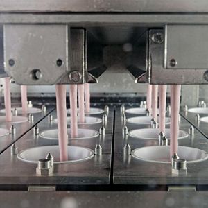 Dank der Digitalisierung ist nun jeder einzelne Arbeitsschritt detailliert messbar: von der Anlieferung der täglich rund 300 000 Liter Milch in Emmen bis hin zu Palettierung und Abtransport der Produkte. (Bild:  Schneider Electric / E.T. Studhalter)