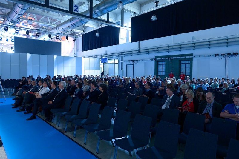 Eindrücke von der Werkstoffwoche Dresden 2015. (Bild: Werkstoffwoche Dresden)