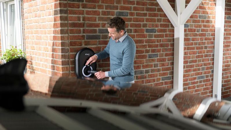 Zum 1. Januar 2023 soll eine Regelung zum Lademanagement in Kraft treten, welche eine Überlastung des Stromnetzes verhindern soll.(Bild:  Eon)