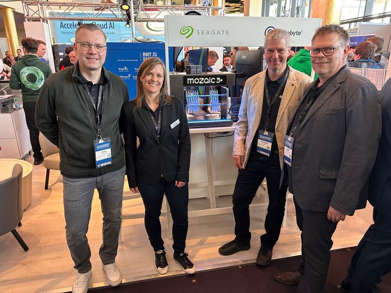 Das Seagate Team ist stolz auf ihre Mozaic Lösung, denn durch Mozaic 3+ hat man bis zu 36TB auf einer Festplatte. (Bild: Vogel IT-Medien GmbH)