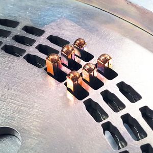 Vorrichtung für die sogenannte Mehrbadschweißung von Kupfer-Hairpins.