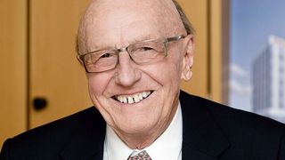 Der Motorenexperte Prof. Dr.-Ing. Franz  Pischinger lehrte und forschte von 1970 bis 1997 an der RWTH Aachen. (Bild: Peter Winandy)