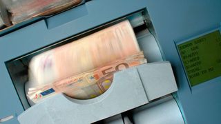 In Zeiten von Teuerung und knappen Kassen rückt das eigene Gehalt wieder stärker in den Fokus. Ein besserer Verdienst ist für Arbeitnehmer auf der Suche nach Veränderung das wichtigste Kriterium. Für die Mitarbeiterbindung bleiben weichere Faktoren wichtig. (Bild: frei lizenziert)