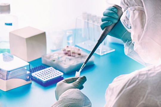 Abb. 2: Von der Krebsforschung über Omics-Anwendungen bis zur Diagnostik beipielsweise von seltenen Erkrankungen – die Anwendungsmöglichkeiten der Einzelzellsequenzierung sind vielfältig.(Bild:  © tilialucida - stock.adobe.com)