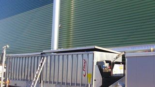 Ein bayerisches Entsorgungsunternehmen nutzt seit Kurzem eine Ökodry-Anlage zur wirtschaftlichen Klärschlamm-Trocknung vor der Verbrennung. (Bild: EHB)