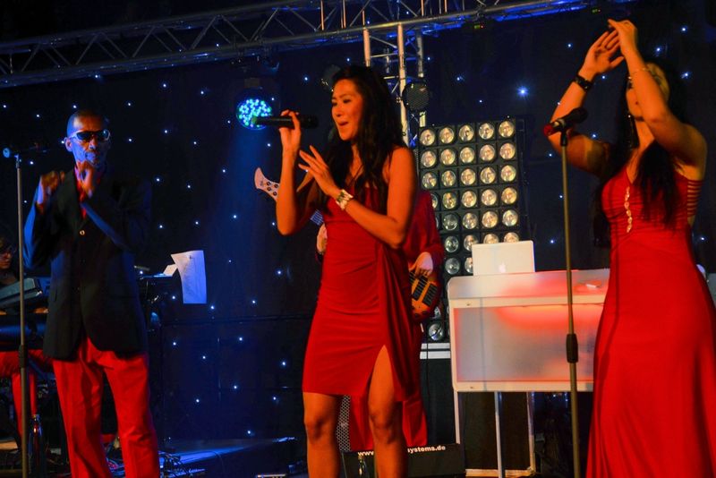 The Soulfamily sorgte mit Funk- und R'n'B-Klassikern für Stimmung im Zelt. (IT-BUSINESS)