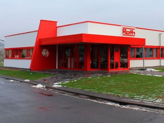 Das Geschäft bei Roth Plastic Technology läuft offensichtlich gut. Deshalb hat man jetzt auch das Angebot in Sachen Service erweitert ...(Bild:  Roth Plastic Technology)