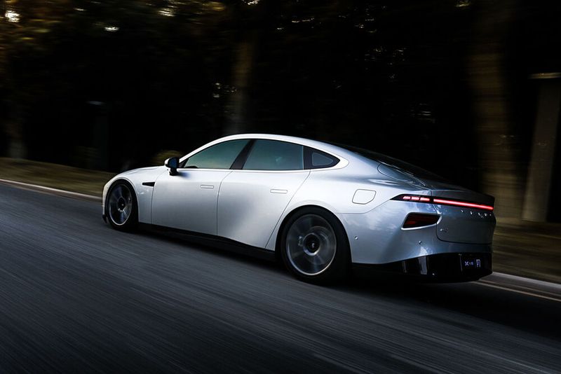 Äußerlich fällt der P7 durch die Abwesenheit von Ecken und Kanten auf. (Bild: Xpeng)