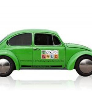Fahrzeug VW Käfer, Reichweite 100 km ,Leistung 70kW (100PS), Höchstgeschwindigkeit 110 km/h.