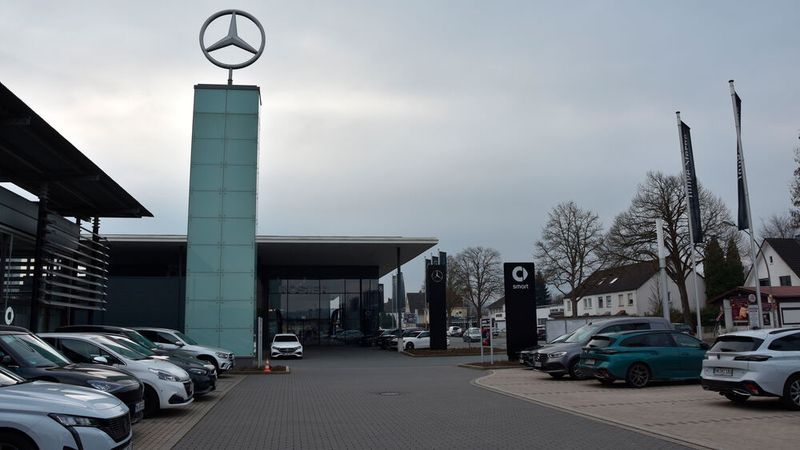 Station Nummer 4 der diesjährigen Rundreise: Menden im Sauerland. Hier hat die Autohausgruppe Rosier ihren Verwaltungssitz. (Bild: Simon – VCG)