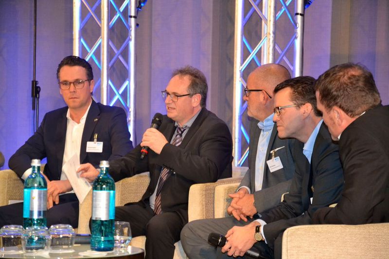 Händlerverbandspräsident Werner Prange kommentierte in der Podiumsdiskussion zu den neuen Serviceverträgen, dass viele Dinge erst in der Praxis kalkulierbar sein werden. (Mauritz)