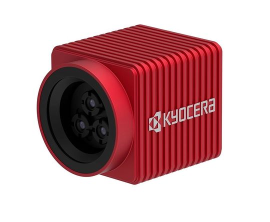 Die Kamera nutzt drei Objektive und eine proprietäre KI, um halbtransparente sowie dünne und feine linienförmige Objekte zu erkennen, die mit dem menschlichen Auge und herkömmlichen Stereokameras bisher nur schwer erkennbar waren.(Bild:  Kyocera)
