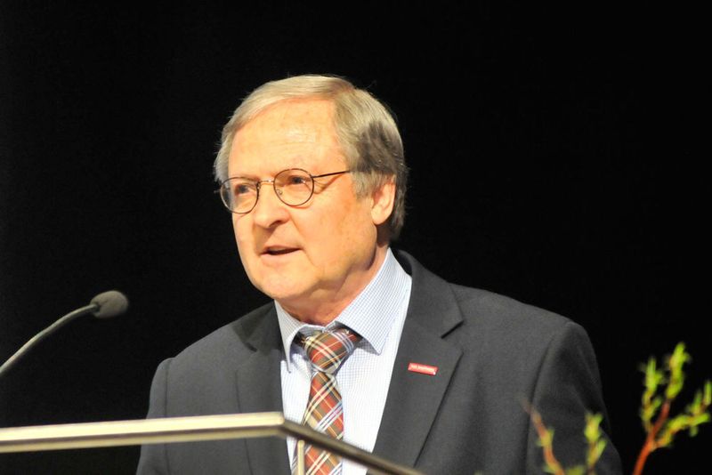 Obermeister Hans Medele erneuerte sein Versprechen: „Wer seine Prüfung mit gut oder sehr gut abgelegt hat, dem garantiere ich einen Arbeitsplatz.“  (Zietz)