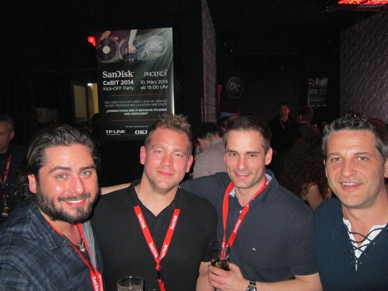 (v. l.) Timo Kusian, Markensturm, Nikolai Wisotzky, CPN IT Verbundgruppe, der Kaffee-Tchibo-Mann und Dieter Rahe, Schneider Electric (Bild: IT-BUSINESS)