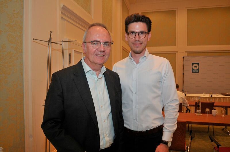PR-Partner: (v. li.) Ulrich Köster (ZDK) und Stephan Lenz (Fuchs Schmierstoffe). (Zietz/»kfz-betrieb«)
