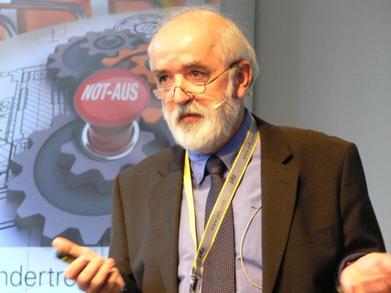 Dazu referierte Werner Feuker, TÜV Rheinland. (U. Drescher, konstruktionspraxis)