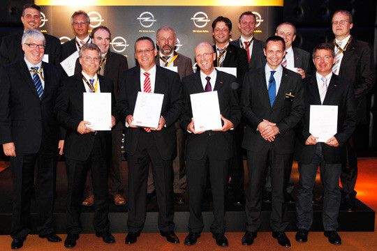 Die Sieger der Vertriebsregion West. (Foto: Opel)