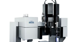 Einer für alle: der Dosing Hub zur Positionierung von bis zu drei verschiedenen Dosiereinheiten für Kontaktwinkelmessungen.  (Krüss)