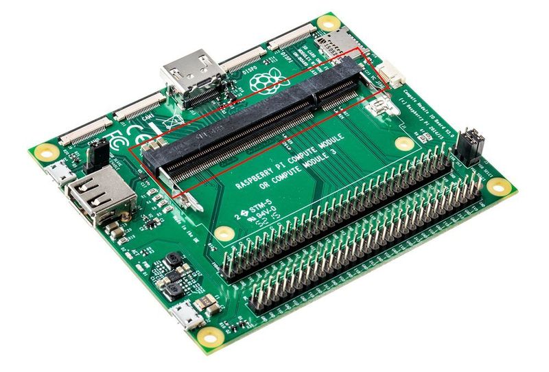 I/O-Board: Der Slot im SO-DIMM-Format (rot umrandet) eignet sich entweder für das betagte Compute Modul oder aber die leistungsstarke Variante Compute Modul 3 (RS Components)