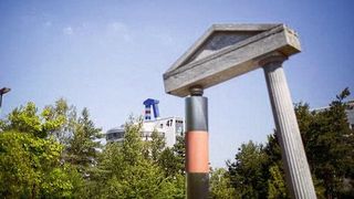 Das Tor zur Wissenschaft an der Universität Kaiserslautern: Forscher erproben eine unabhängige Plattform für 5G. Mit ihr sollen kleine und mittelständische Unternehmen leichteren Zugang zu 5G bekommen. (Bild: TU Kaiserslautern)