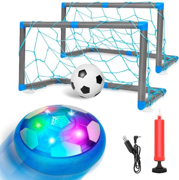 Der schwebende Fußball  ist nicht nur was für kleine Fußball-Fans. Mit dem Hover Football Set hat die ganze Familie Spaß. Ausgestattet ist der Schwebefußball mit einem eingebauten 3,7-V-LiPo-Akku mit 350 mAh. Die Ladezeit beträgt zwei Stunden. Das Fußballset beinhaltet neben dem wiederaufladbaren Schwebefußball zwei Tore, eine Pumpe sowie einen aufblasbaren Fußball. Der Hersteller empfiehlt eine Nutzung ab 3 Jahren. Das Air Power Fußball Set von Aranee ist Preis-Leistungssieger bei vergleich.org. Der Preis liegt bei ca. 20 Euro. (Bild: Aranee / gefunden auf amazon.de)