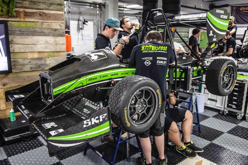 Bereits seit 10 Jahren kämpfen Studententeams aus aller Welt am Hockenheimring bei Formula Student Germany mit ihren selbstkonstruierten Rennboliden um den Sieg. (Formula Student Germany/ Klein)