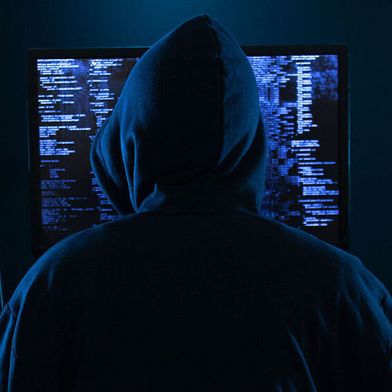 In S/4HANA Enterprise Search können bösartige SQL-Anweisungen injiziert werden. In SAP Commerce Cloud können Angreifer bösartige Konfigurations-Uploads nutzen, um beliebigen serverseitigen Code auszuführen. (©cendhika - stock.adobe.com)