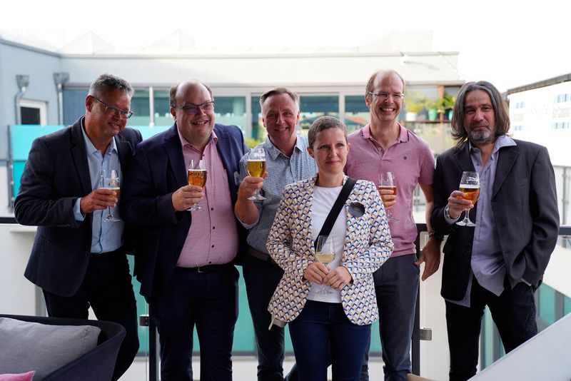 Auch die Distribution war eingeladen: Axel Petzsch (Herweck), Rolf Mittag (ITAS), Marcus Kliemt (C4B), Angela Wünsch (KOMSA), Sebastian Görmar (C4B) und Karsten Thanheiser-Sittner (KOMSA) (Bild: C4B)