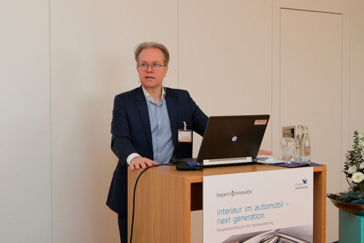 Dr. Thomas Vöhringer-Kuhnt von Continental erklärte die Strategie des von ihm verantworteten HMI-Bereichs. Man wolle mit den Lösungen informieren und vernetzen, die Kosten aber dabei gering halten. (Foto: Bayern Innovativ)