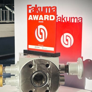 Anlässlich der 30. Fachmesse für Kunststoffverarbeitung wurde erstmals der Fakuma Innovation Award verliehen. Maag belegte in der Kategorie Extrusion mit der neuen PVC-Pumpe extrex⁶ EC den ersten Platz. (Bild: Maag)