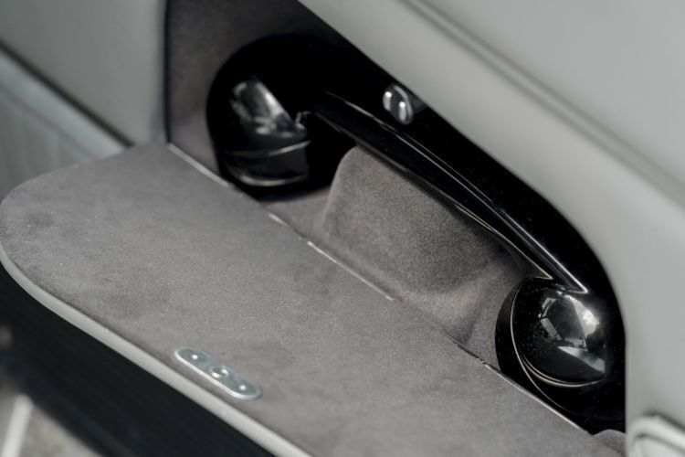 ... serienmäßigen Autotelefon. In den Sechzigern ein absolutes High-Tech-Teil. (Bild: Max Earey)